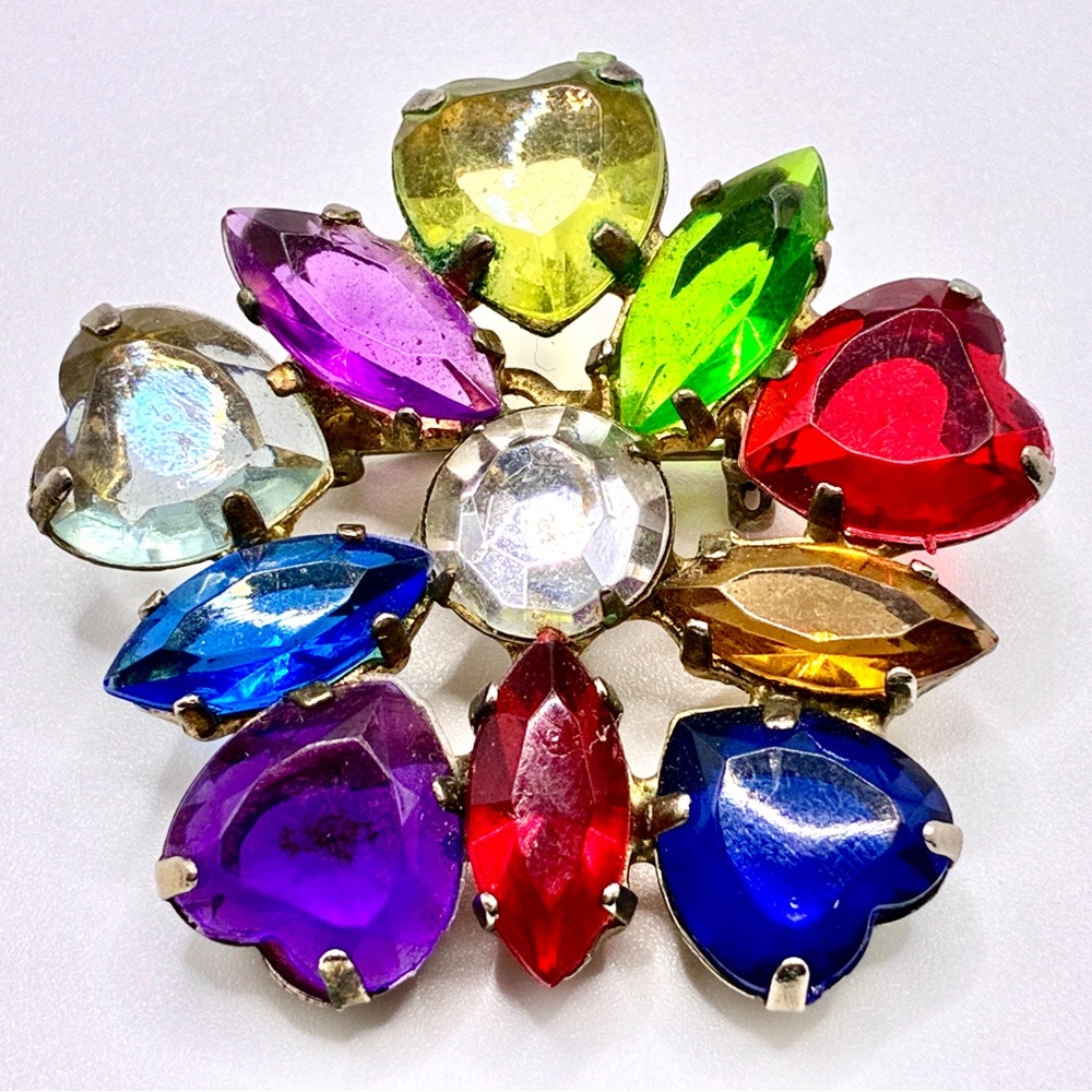 Vintage Gold Tone Rhinestone Multicolor Brooch Flower Hearts 1 1/2” Diameter